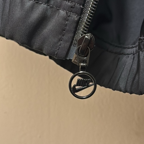 Nike Nylon Windbreaker Jacket - Picture 8 of 9